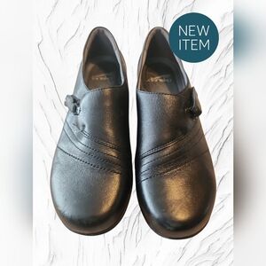 Dansko Black Leather Shoes size 38 Excellent Condition worn once!